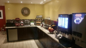 Гостиница Parkway Motel & European Lodges, Пинчер-Крик